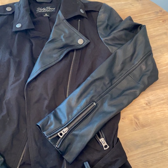 Leather jacket - Picture 4 of 8